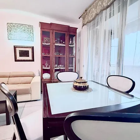 Apartment Large Artistic With 2 Balconies Mailand
